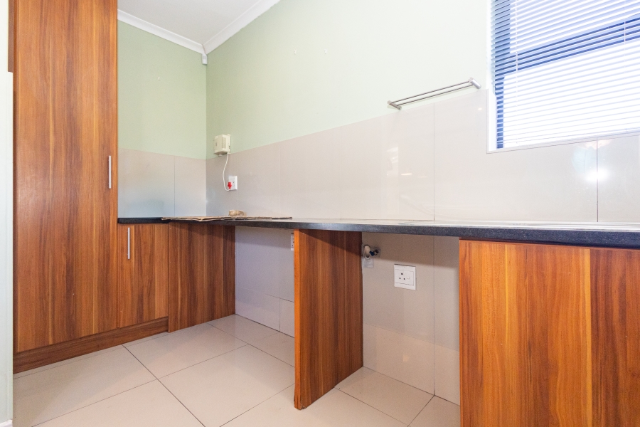 To Let 4 Bedroom Property for Rent in Kaapsig Western Cape